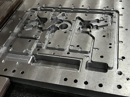 1.2738/ 1.2083/ P80/ D2/ H13 সহ CNC মেশিনিং ইনজেকশন মোল্ড বেস